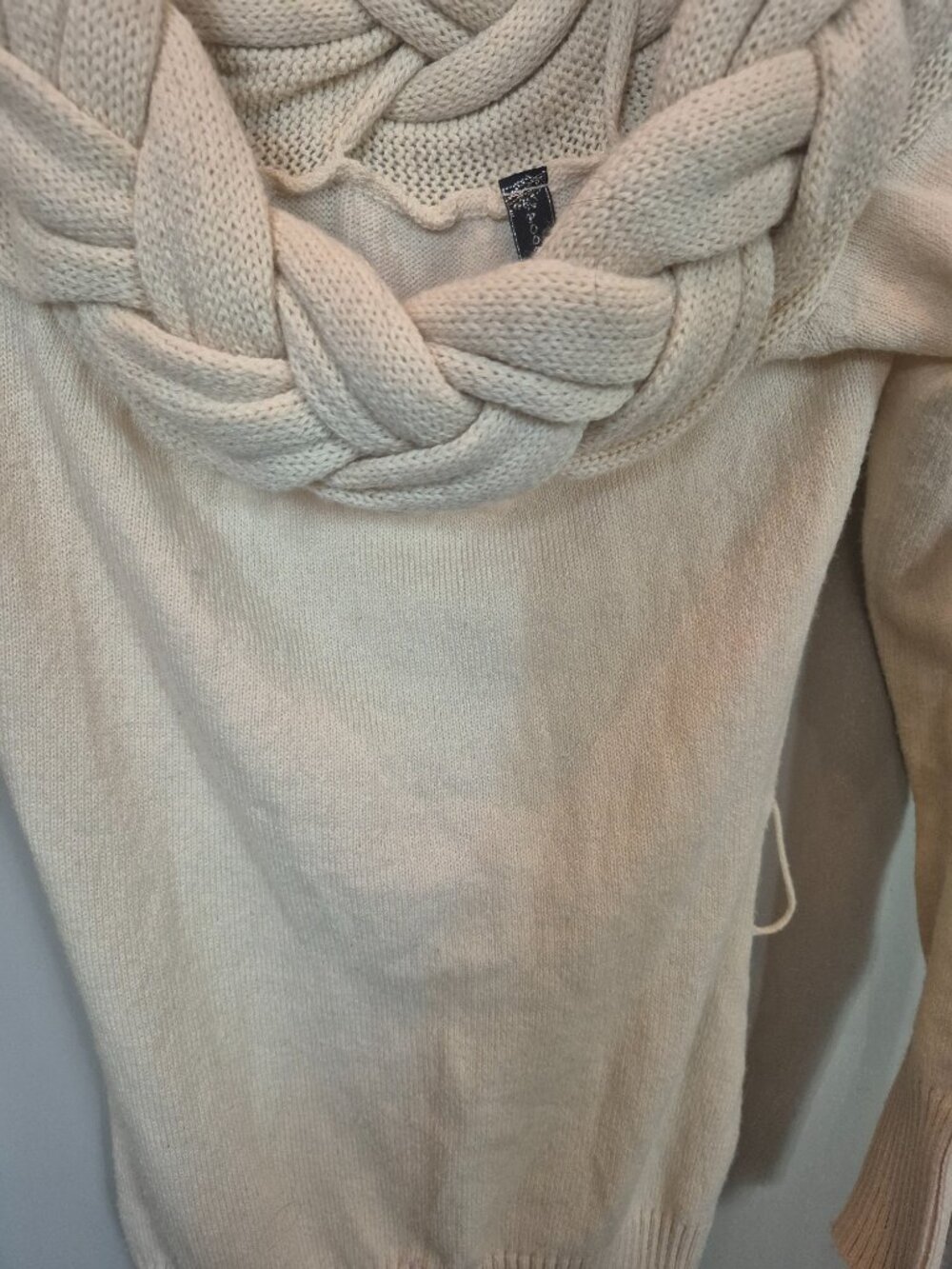 Cream sweater - Picture 7 of 7